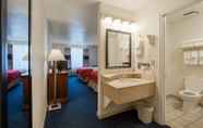 In-room Bathroom 5 Cottonwood Suites Savannah Hotel & Conference Center