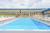 Swimming Pool Days Inn by Wyndham St Clairsville