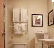 In-room Bathroom 4 Best Western Merrimack Valley