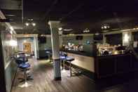 Bar, Cafe and Lounge Lakeside Inn