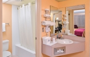 In-room Bathroom 6 Americas Best Value Inn Ellsworth