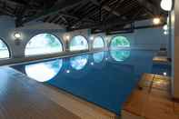 Swimming Pool Europa Gatwick Hotel & Spa