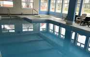 Swimming Pool 5 Travelodge by Wyndham Salmon Arm