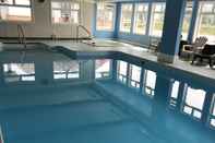 Swimming Pool Travelodge by Wyndham Salmon Arm