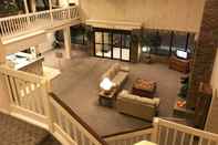 Lobby SureStay Plus Hotel by Best Western Greenwood