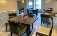 Restoran 5 Comfort Inn & Suites East Hartford - Hartford