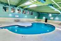 Swimming Pool Holiday Inn Express Fall River North, an IHG Hotel