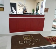 Lobi 4 Quality Inn Toledo