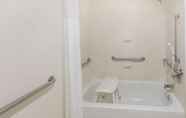 Toilet Kamar 7 Baymont by Wyndham Orangeburg North