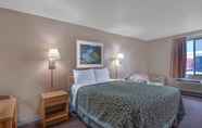 Bedroom 3 Days Inn by Wyndham Jamestown