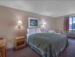 Bedroom 4 Days Inn by Wyndham Jamestown