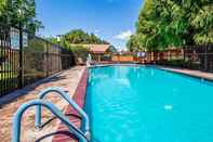 Swimming Pool Best Western Mission Inn