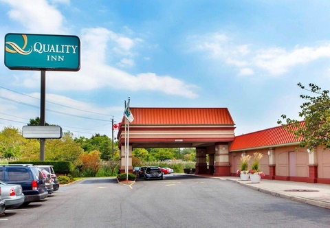 Exterior Quality Inn Meadowlands