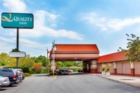 Exterior Quality Inn Meadowlands