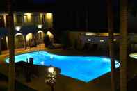 Swimming Pool Radisson Hotel Chatsworth
