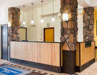 Sảnh chờ 2 Rodeway Inn & Suites