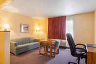 Common Space Rodeway Inn & Suites