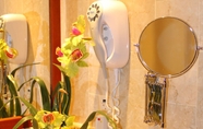 Toilet Kamar 2 Hotel Caribe by Faranda Grand, a member of Radisson Individuals