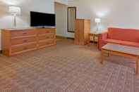 Common Space La Quinta Inn & Suites by Wyndham Salt Lake City - Layton