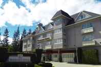 Bangunan Woodcrest Hotel