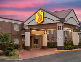 Bangunan 2 Super 8 by Wyndham Grand Prairie North