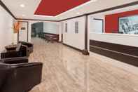 Lobby Super 8 by Wyndham Grand Prairie North