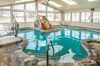 Swimming Pool Quality Inn & Suites