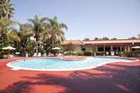 Swimming Pool Wyndham Garden San Jose Airport