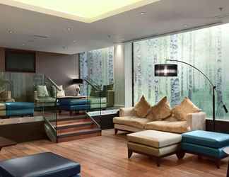 Sảnh chờ 2 Hilton London Gatwick Airport