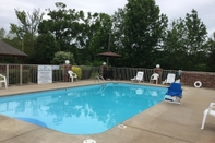 Swimming Pool Americas Best Value Inn Cabot