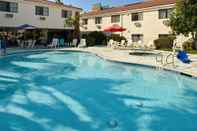 Swimming Pool Quality Inn & Suites Walnut - City of Industry