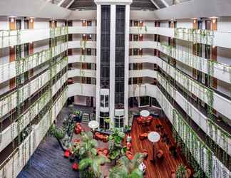 Lobby 2 Novotel Darwin CBD