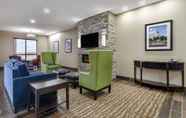 Lobby 6 Comfort Inn & Suites Salina North