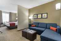 Common Space Comfort Inn & Suites Salina North
