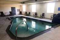 Swimming Pool Comfort Inn & Suites Salina North