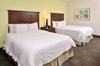 Bedroom Hampton Inn & Suites Newport News (Oyster Point)
