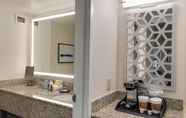 In-room Bathroom 3 Doubletree by Hilton Washington DC Silver Spring