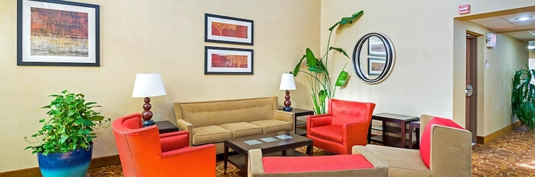 Lobby Quality Inn & Suites