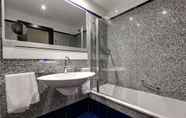 Toilet Kamar 3 Best Western Plus Hotel Universo