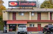 Exterior 2 Econo Lodge Frackville