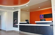 Lobby 4 Motel 6 Victorville - Desert Express