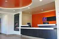 Lobby Motel 6 Victorville - Desert Express