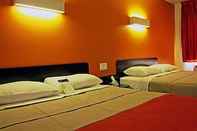 Bedroom Motel 6 Victorville - Desert Express