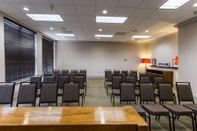 Functional Hall Country Inn & Suites by Radisson, Metairie (New Orleans), LA