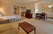 Bedroom 2 Holiday Inn Hotel & Suites Springfield - I-44, an IHG Hotel