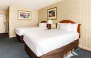 Kamar Tidur 3 Clarion Hotel Williamsburg I-64