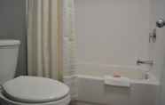 Toilet Kamar 7 Escape Inn Hershey