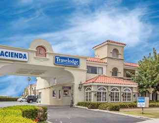 Exterior 2 Travelodge by Wyndham Costa Mesa Newport Beach Hacienda