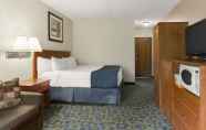 Bedroom 7 Days Inn by Wyndham Kenora