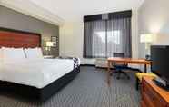 Bedroom 6 La Quinta Inn & Suites by Wyndham Dallas North Central